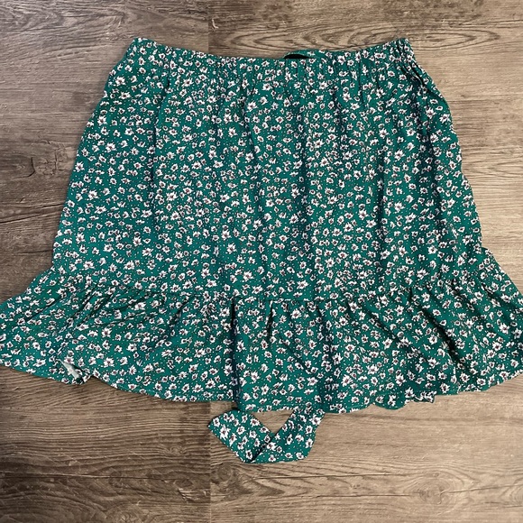 Floral wrap mini skirt - Picture 2 of 7